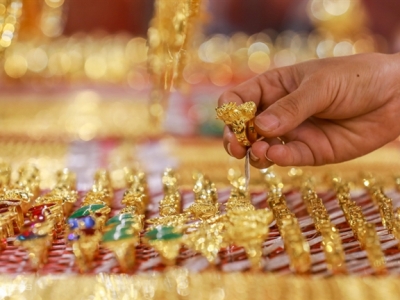 Giá vàng hôm 3/12: Vàng suy giảm, USD biến động khó lường