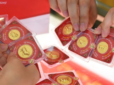 Giá vàng hôm 9/11: Lên đỉnh hai tháng, USD chưa hồi phục